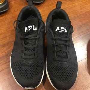 APL black classic sneakers women’s 7.5